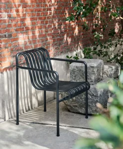 1 Palissade Bord , 2 Palissade Dining Armchair og 1 Palissade Bench