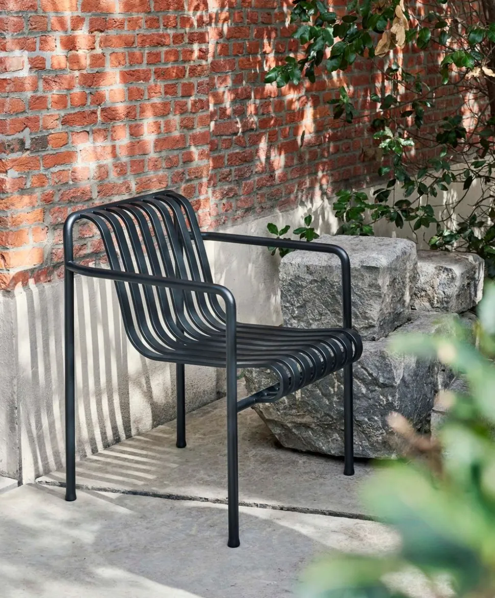 1 Palissade Bord , 2 Palissade Dining Armchair og 1 Palissade Dining Bench