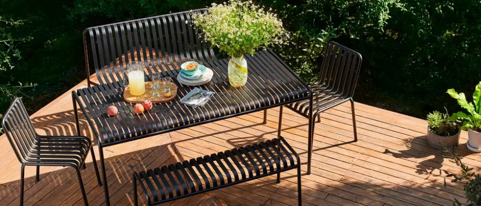 1 Palissade Bord, 2 Palissade Armchair og 1 Palissade Dining Bench