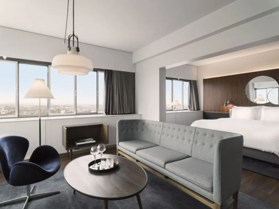 Accent Oval Lounge Table