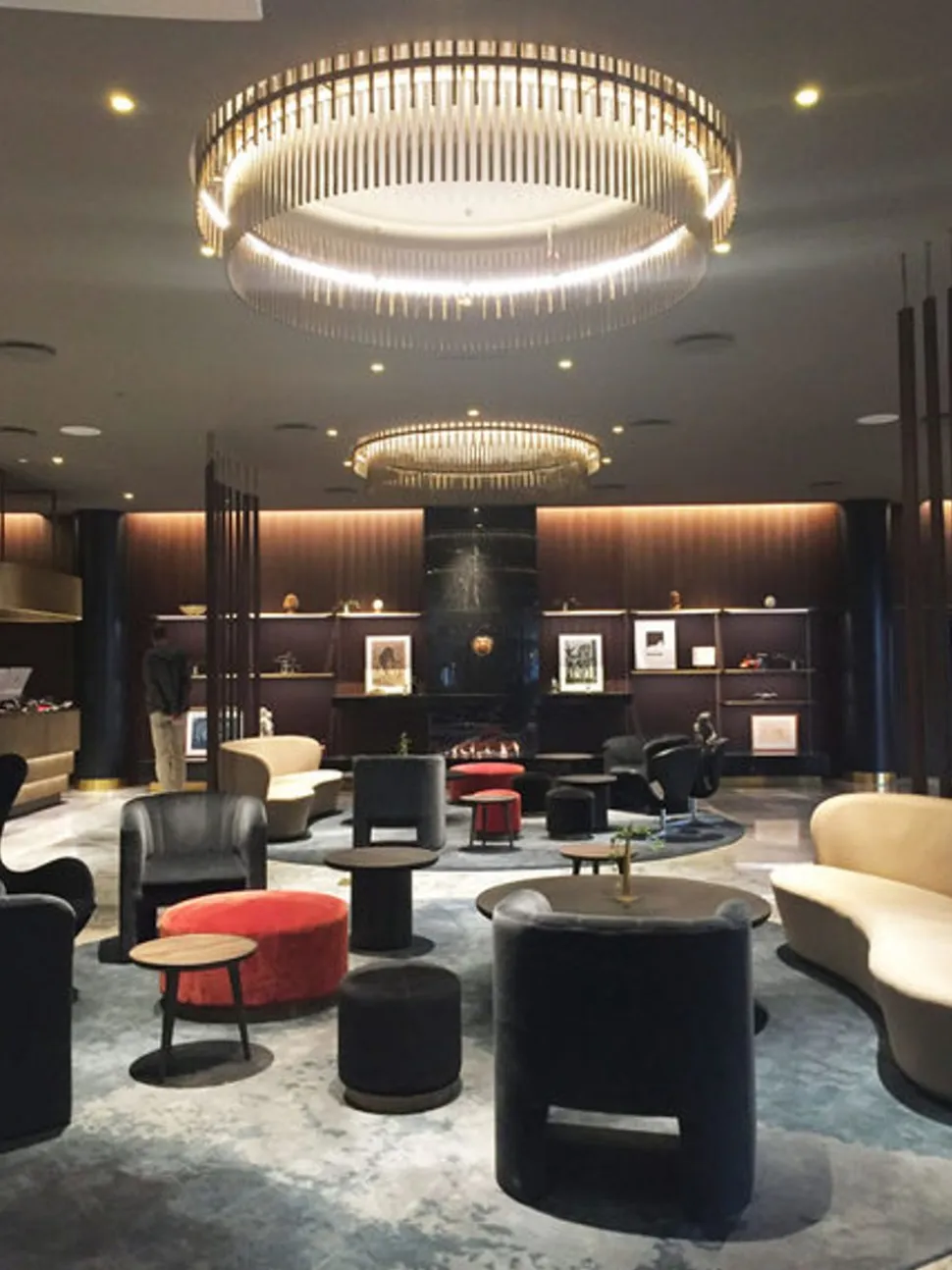 Accent Oval Lounge Table