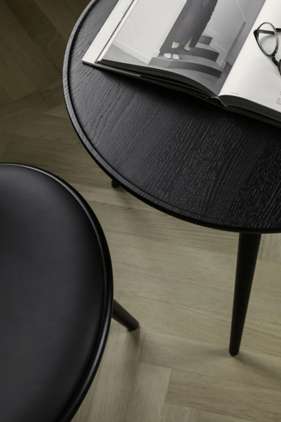 Accent Oval Lounge Table