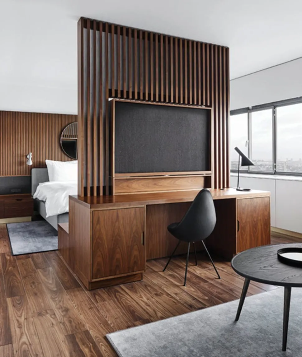 Accent Oval Lounge Table