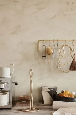 Curvature - Paper Towel Holder