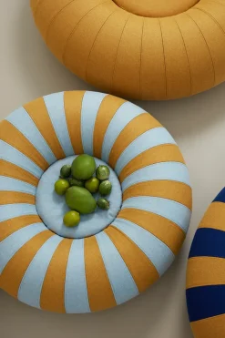 Float / By Mikkel Lang Mikkelsen