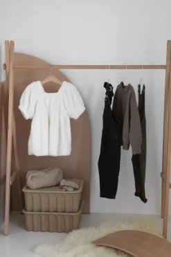 Grow’ Clothes Rail