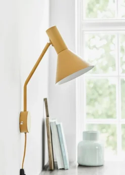 Lyss Wall Lamp