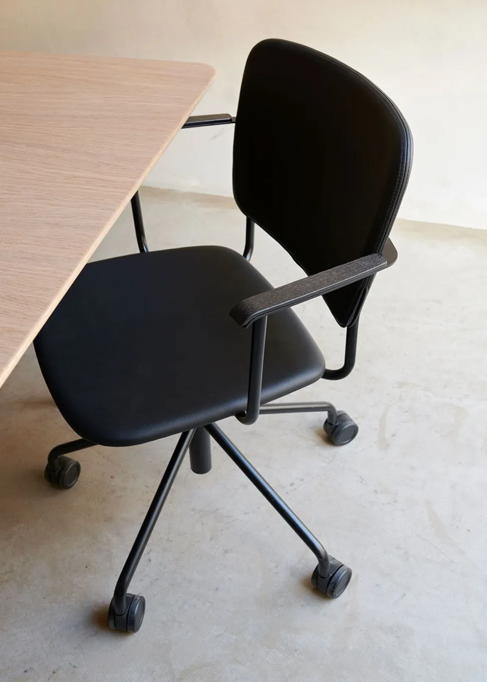 Mono Chair w. Swivel