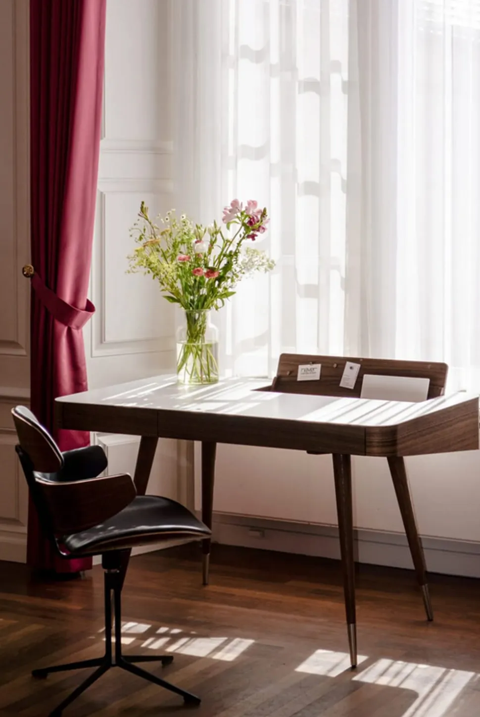 POINT desk / AK1330 by Nissen & Gehl