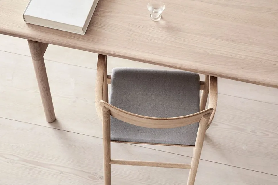 Post Chair 3446 by Cecilie Manz