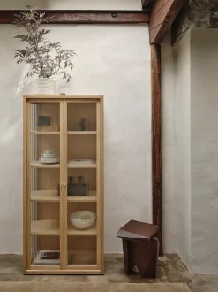 Reed Vitrine - Natural Oak