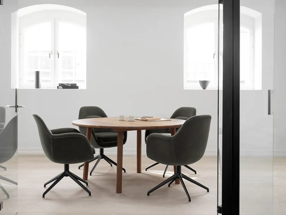 Taro Table 6119 by Jasper Morrison