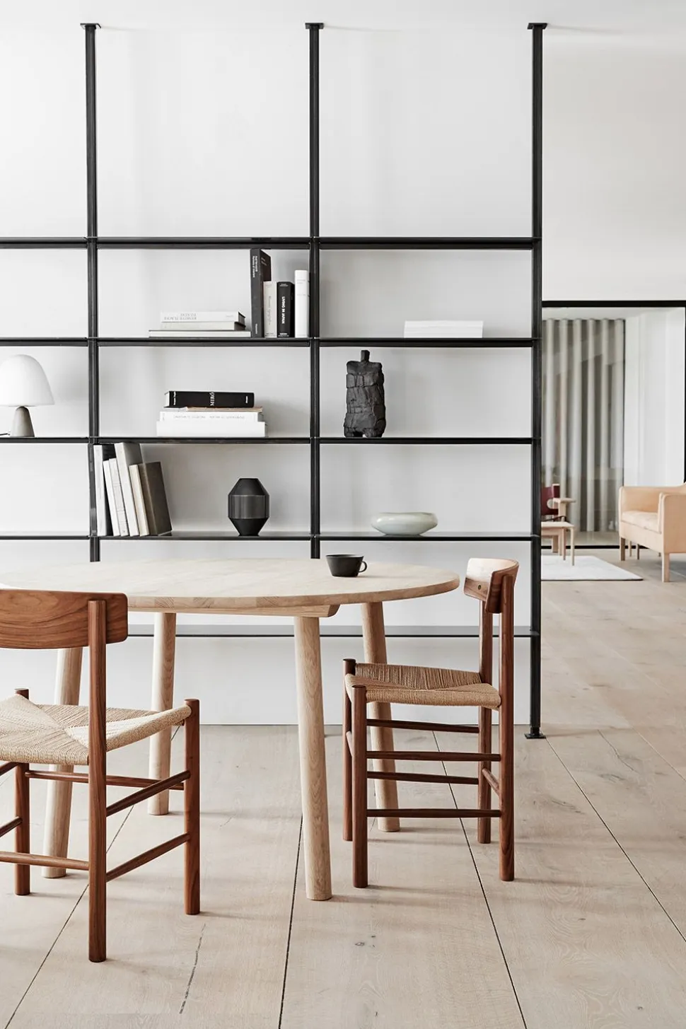 Taro Table 6119 by Jasper Morrison