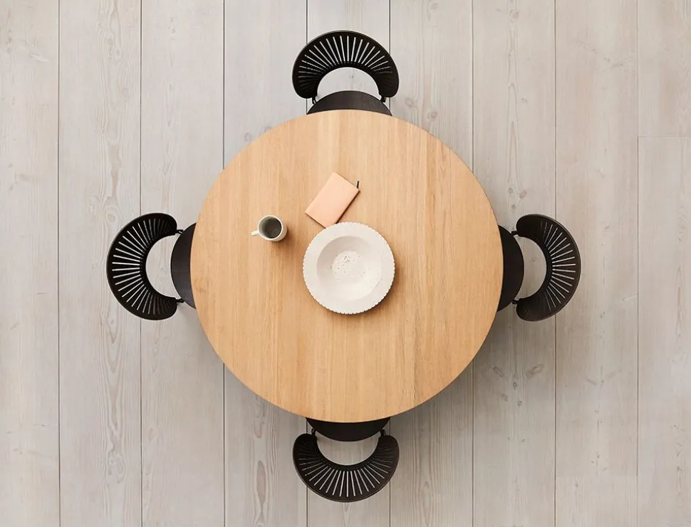 Taro Table 6119 by Jasper Morrison