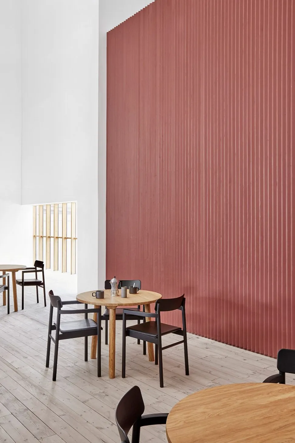 Taro Table 6119 by Jasper Morrison