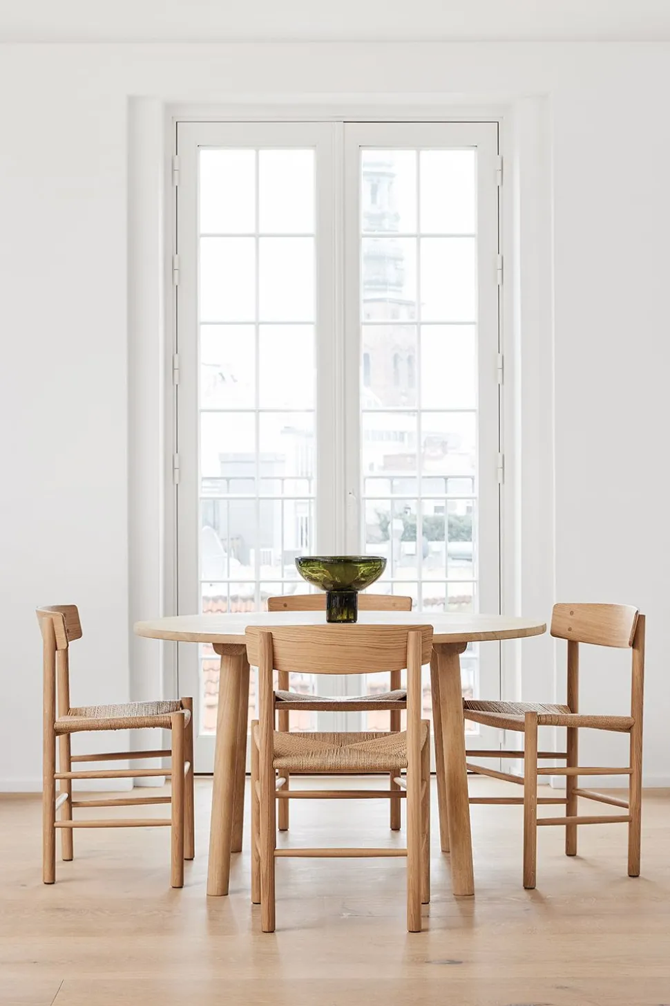 Taro Table 6119 by Jasper Morrison