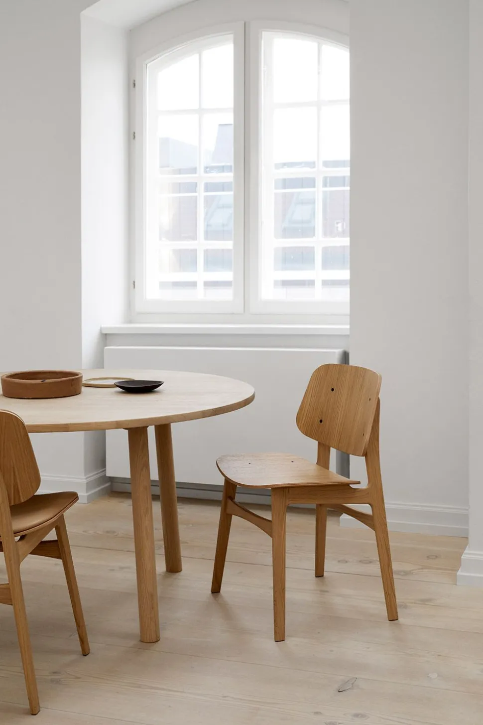 Taro Table 6119 by Jasper Morrison