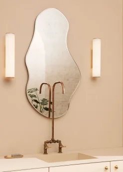 Vuelta Wall Lamp
